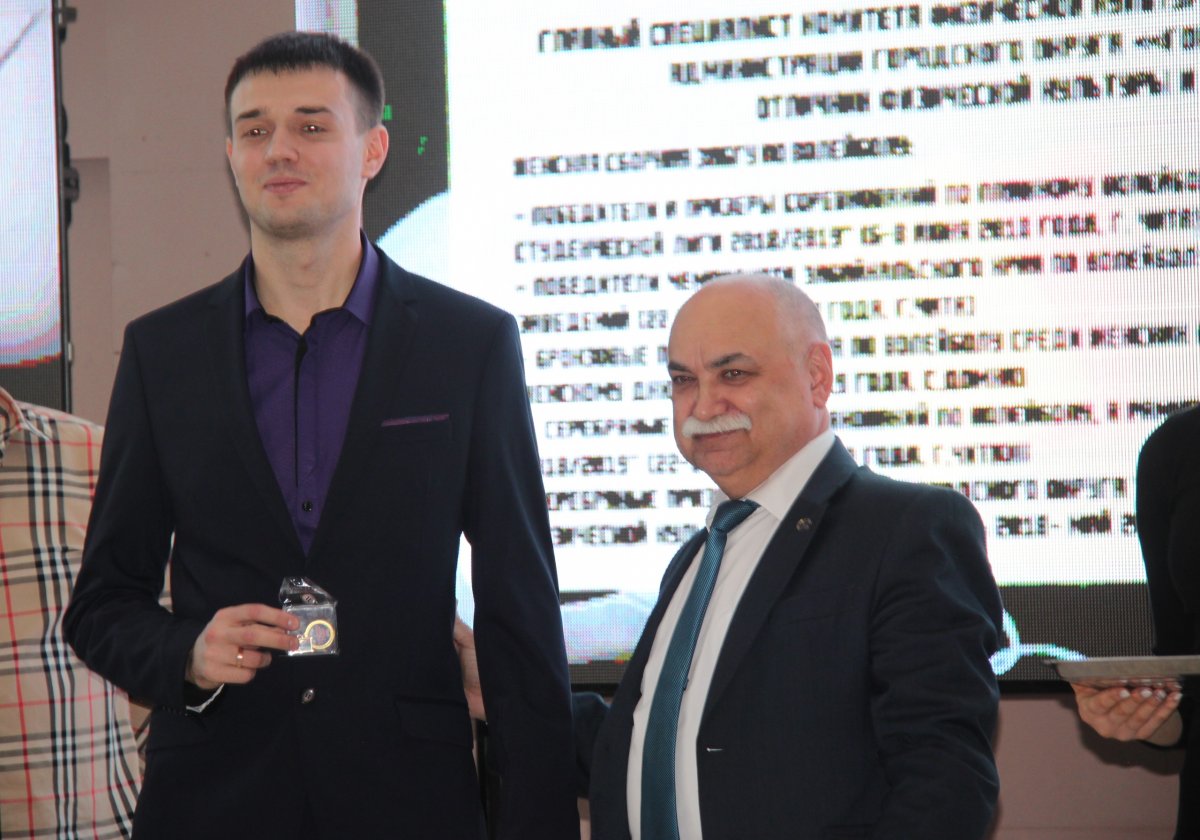 Вчера в Забайкальской краевой филармонии прошло традиционное мероприятие ЗабГУ – Спортивный бал, на котором подводили спортивные итоги уходящего года ⛹‍♂🏋‍♀🤸🏊‍♂