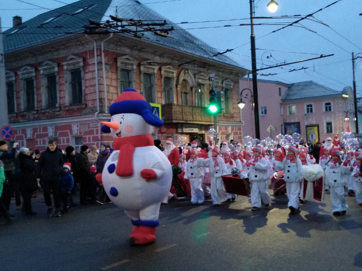 14 декабря в нашем городе прошло традиционное новогоднее мероприятие - НаШествие Дедов Морозов. Город окутала атмосфера наступающего праздника