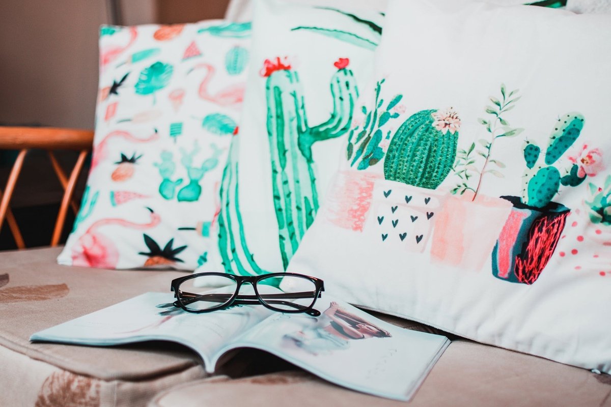 «Когда язык меняется, он не портится. Он просто становится другим. А меняется он, потому что меняемся мы и жизнь вокруг»