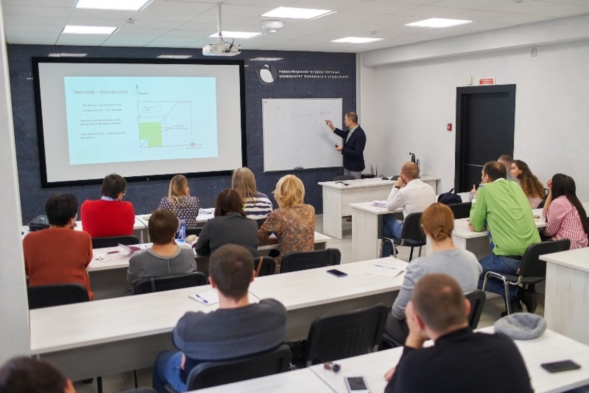 В Высшей школе бизнеса завершилась серия встреч слушателей программ Mini-MBA c учеными, экспертами-практиками в рамках Школ мышления. Это междисциплинарный блок программ MBA, нацеленный на развитие мягких навыков руководителя (soft skills).