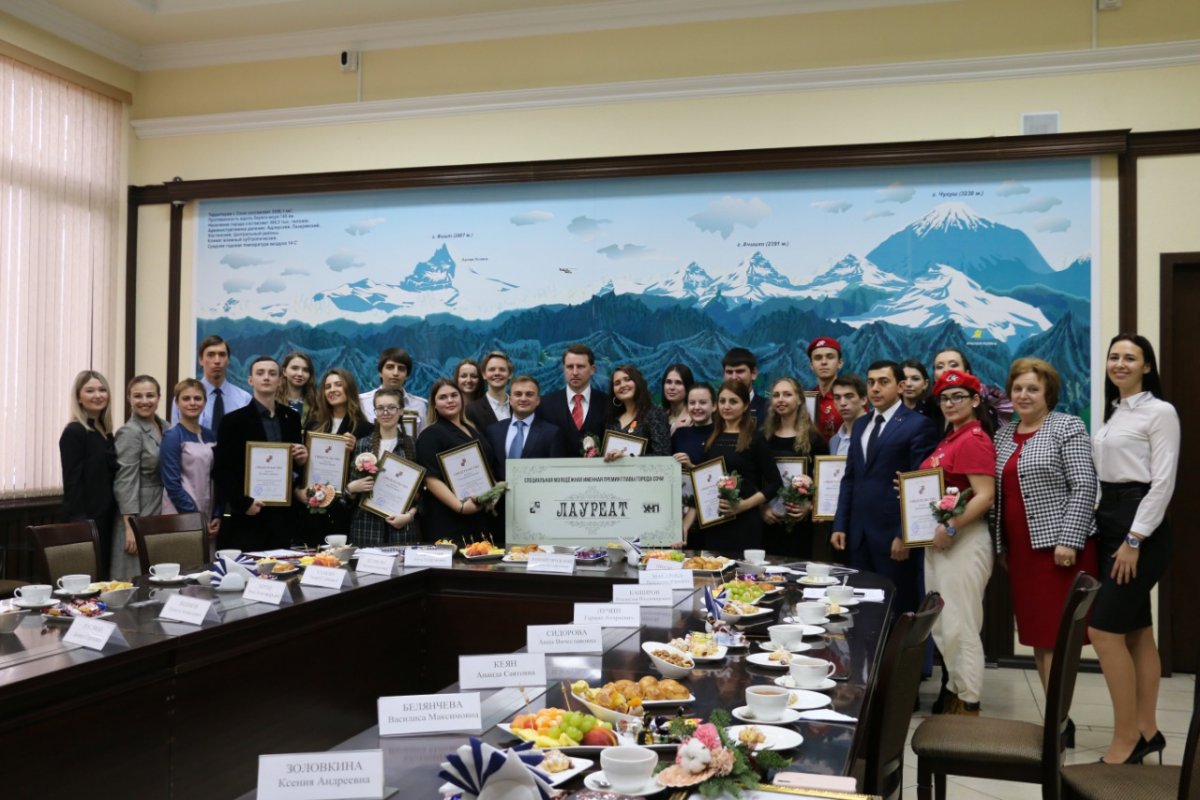 Накануне в администрации Сочи мэр города Алексей Копайгородский наградил обладателей