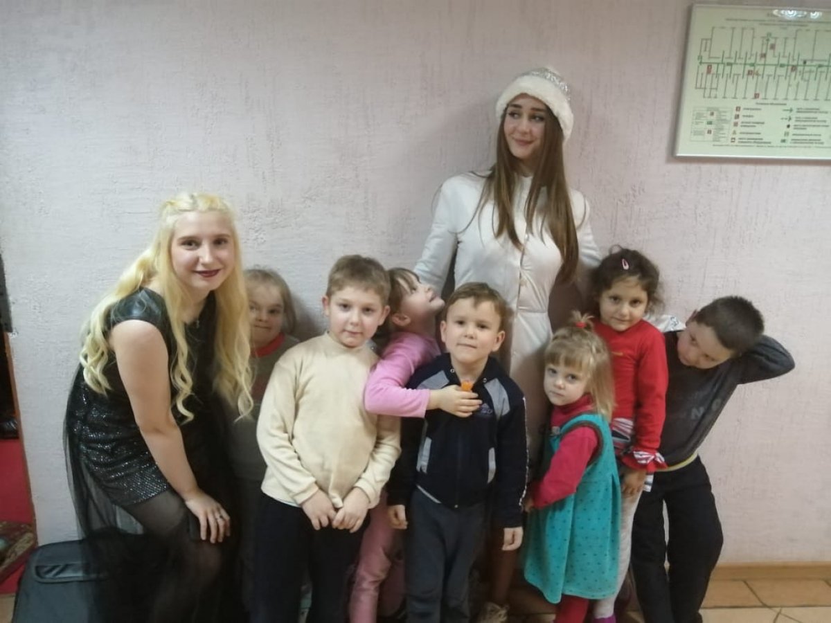 24 декабря 2019 года студенты СКИПТБ посетили Дом милосердия в п. Шиманово для проведения новогоднего утренника. Нас связывает давняя дружба с этим детским учреждением