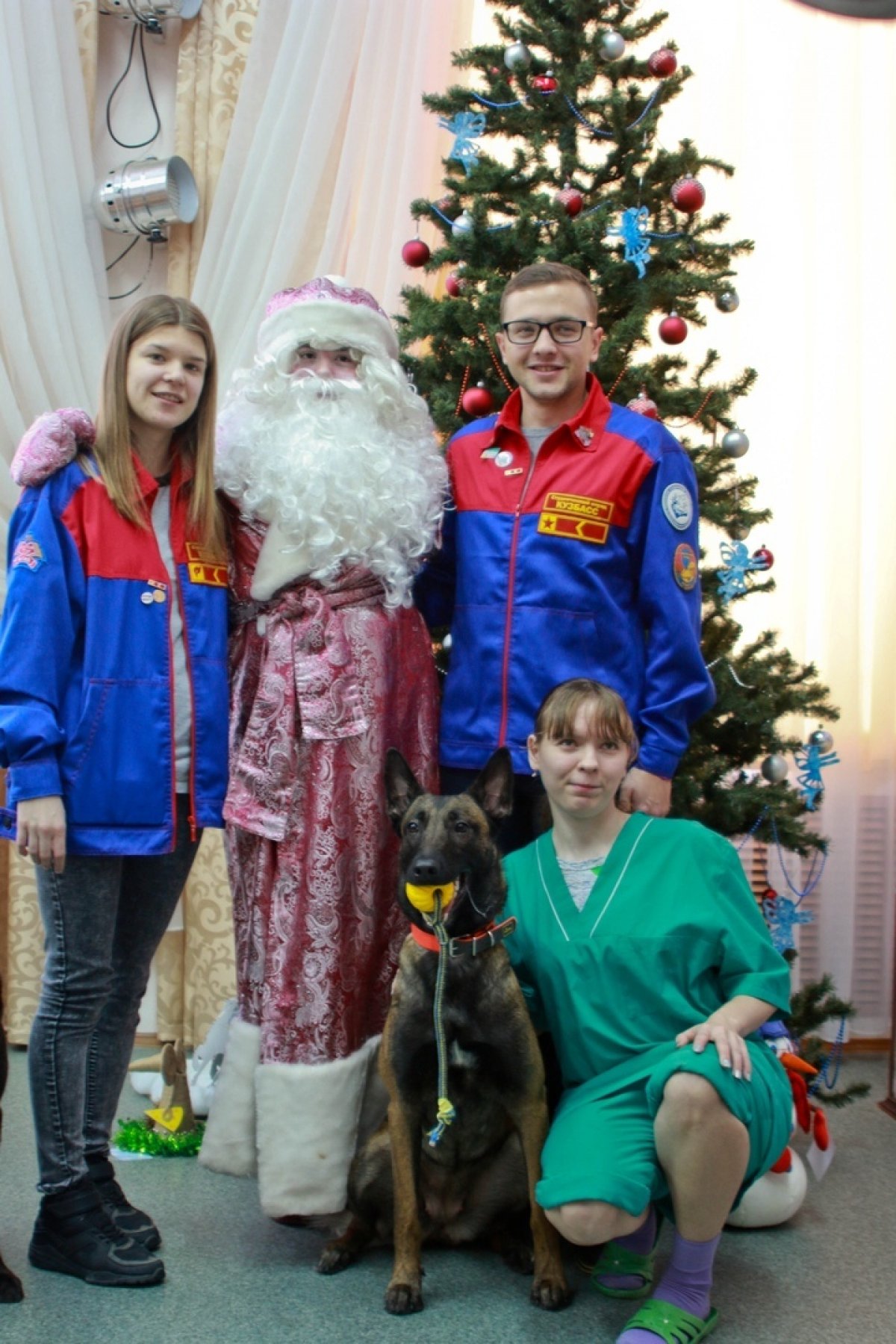 Наши студенты стали соорганизаторами Новогоднего представления в Кемеровском доме-интернате для престарелых и инвалидов