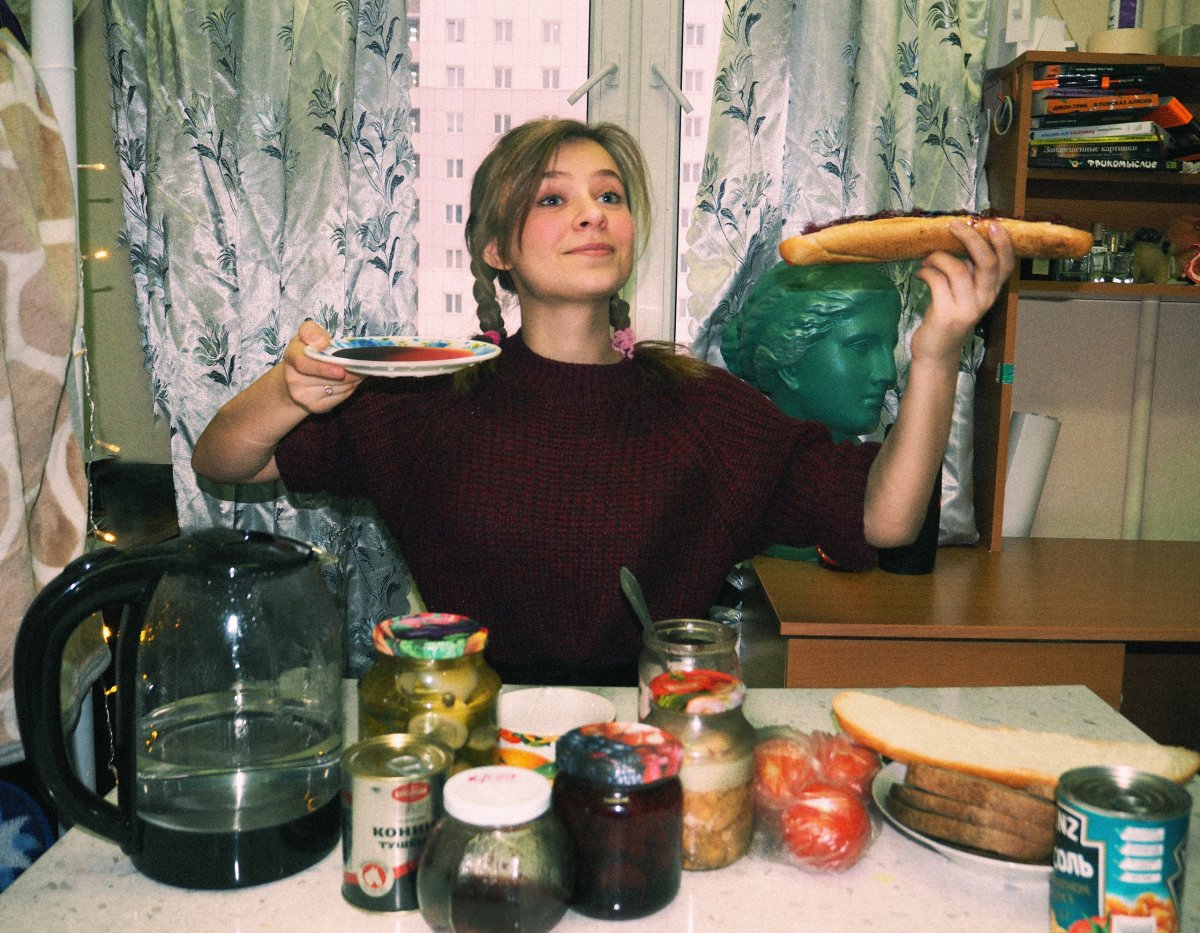 А что бы было, если всем известный советский фильм снимался в одном из наших общежитий 🤨 Это выглядело бы тогда примерно так