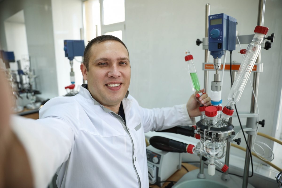 Старший преподаватель кафедры технологии наноматериалов Андрей Блинов: