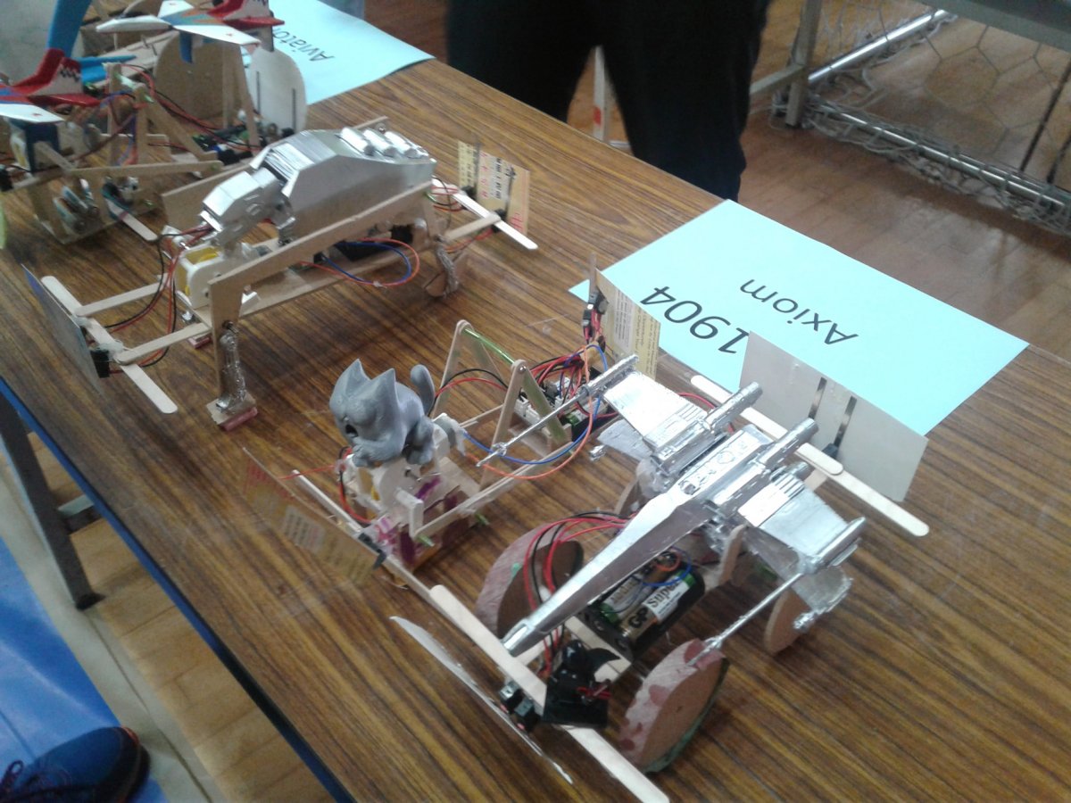 Лицеист Предуниверситария НИЯУ МИФИ Егор Бакай принял участие в Международном конкурсе юных инженеров-конструкторов PowerTech на Тайване. Команда, в состав которой входил Егор, стала лучшей из 7 российских команд, участвовавших в состязании.