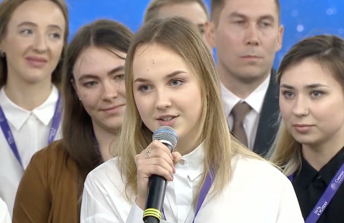 Владимир Путин заинтерсовался предложениями студенток УрФУ Варвары Скорыниной. Они стали участницами встречи с президентом
