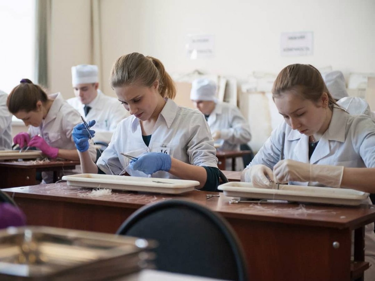 Дорогие друзья, 😃 поздравляем с вашим «профессиональным» праздником! 🎊 Днём студента!