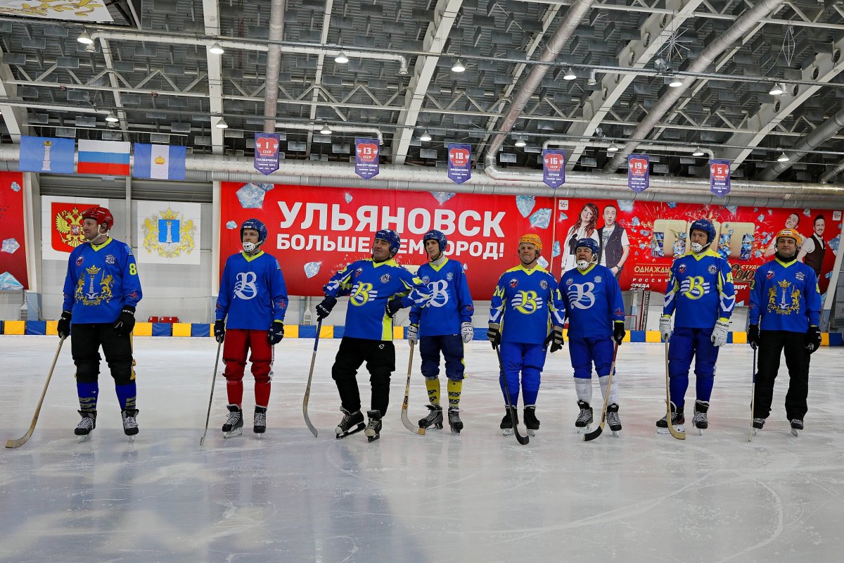 Накануне Татьяниного дня в ледовом дворце "Волга-спорт-арена" в пятый раз прошел матч между студентами и преподавателями по хоккею с мячом 🏑☺. Игра завершилась со счётом 9:7 в пользу преподавателей💪🏻👏🏻