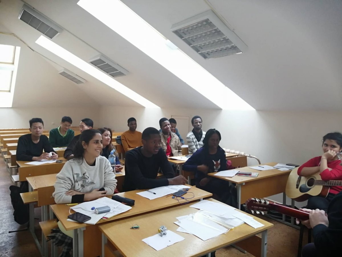 На занятиях доцента Вадима Андреева всегда звучит музыка 🎸