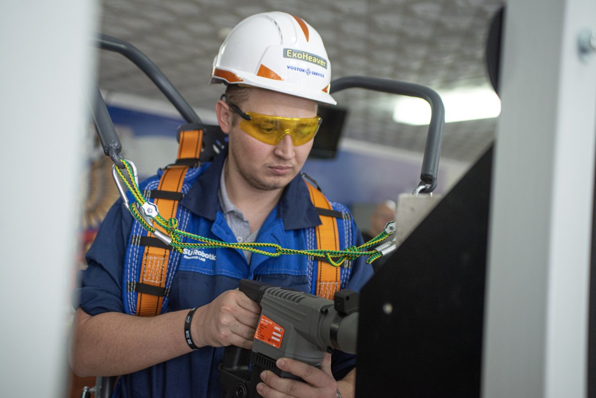 В ЮЗГУ показали новую модель экзоскелета В ЮЗГУ показали новую модель экзоскелета