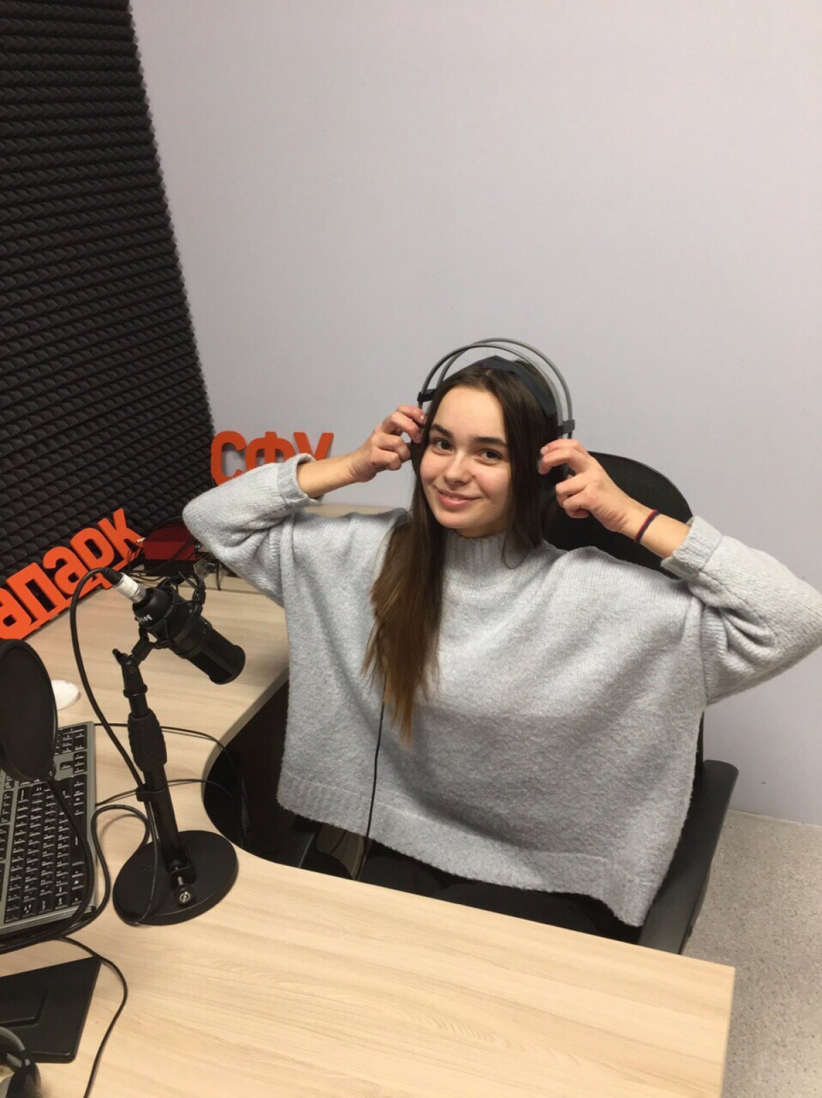 В гостях хорошо, а дома лучше с соседями или с родителями? 🤔