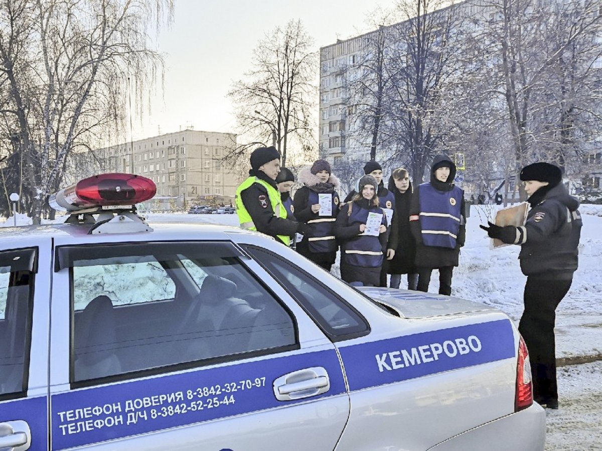 СТУДЕНТЫ АКАДЕМИИ ПОДЕЛИЛИСЬ СЕРДЦАМИ С ПЕШЕХОДАМИ И ВОДИТЕЛЯМИ г.КЕМЕРОВО