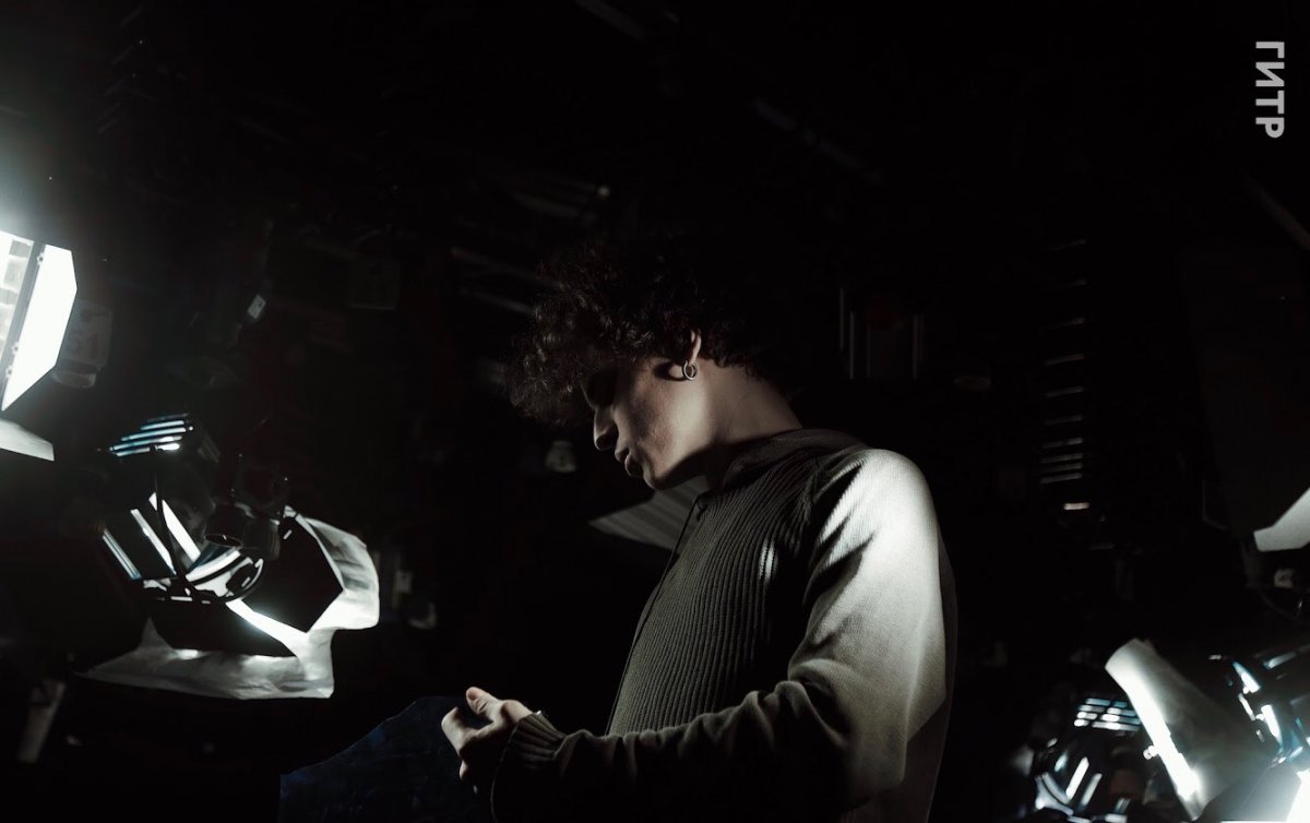 Каждую среду все студенты третьих курсов проводят ток-шоу на собственной съёмочной площадке в ГИТРе. Журналисты