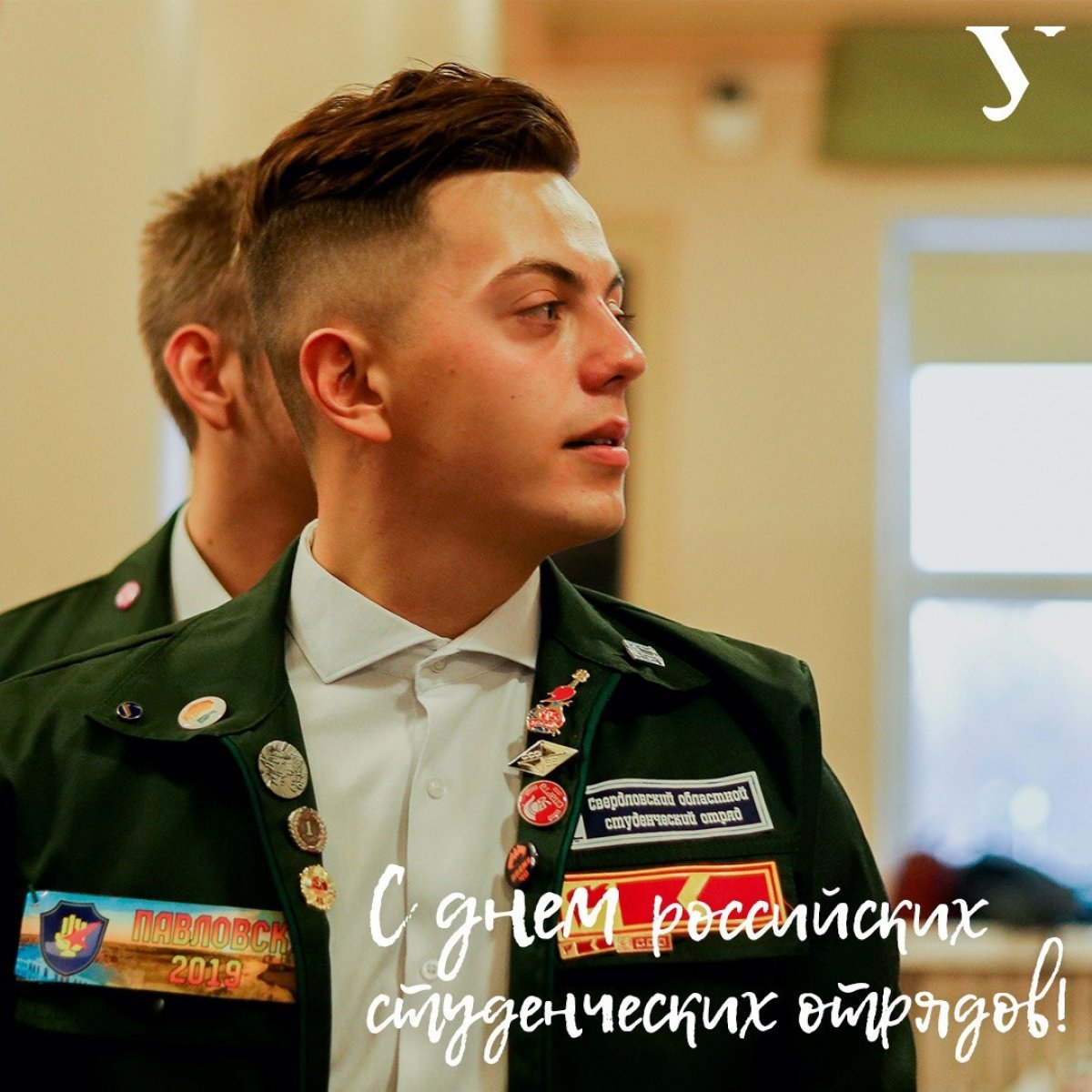 Сегодня очень важный праздник для тысячи влюбленных в студенческие отряды — День российских студенческих отрядов. Скорее читайте нашу статью и погружайтесь в атмосферу отрядов, целины, зеленых курток и спевок: