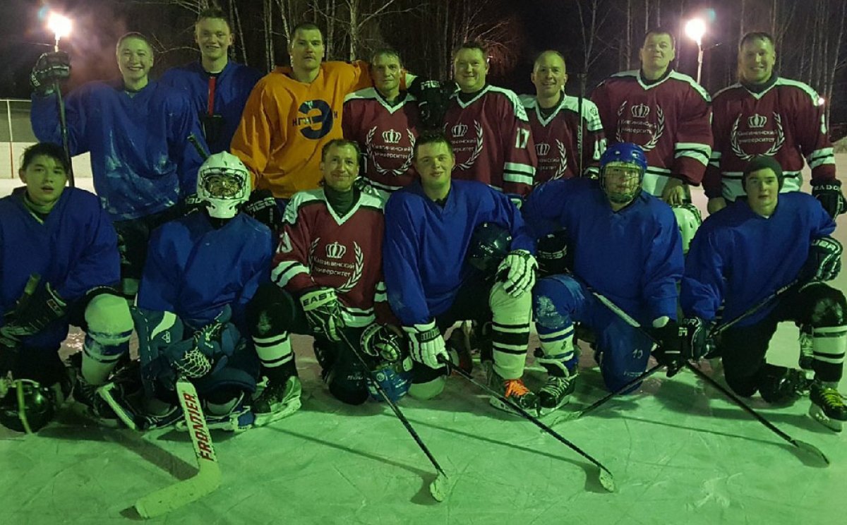 13 февраля состоялось первенство НГИЭУ по хоккею с шайбой ( сезон 2019-2020). Встреча