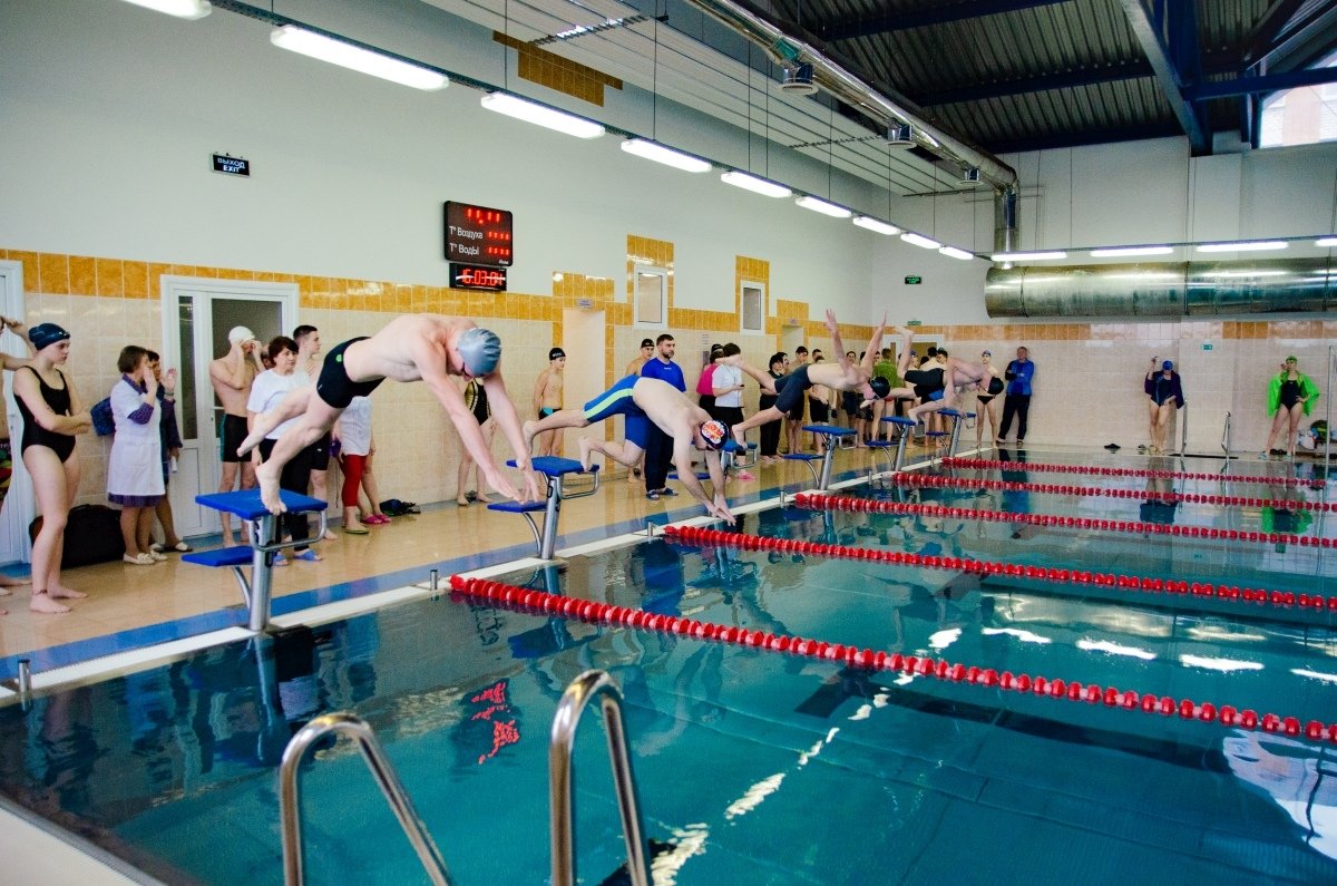 Традиционно в бассейне «Универсант» в Пскове состоялся турнир по плаванию на Кубок ректора