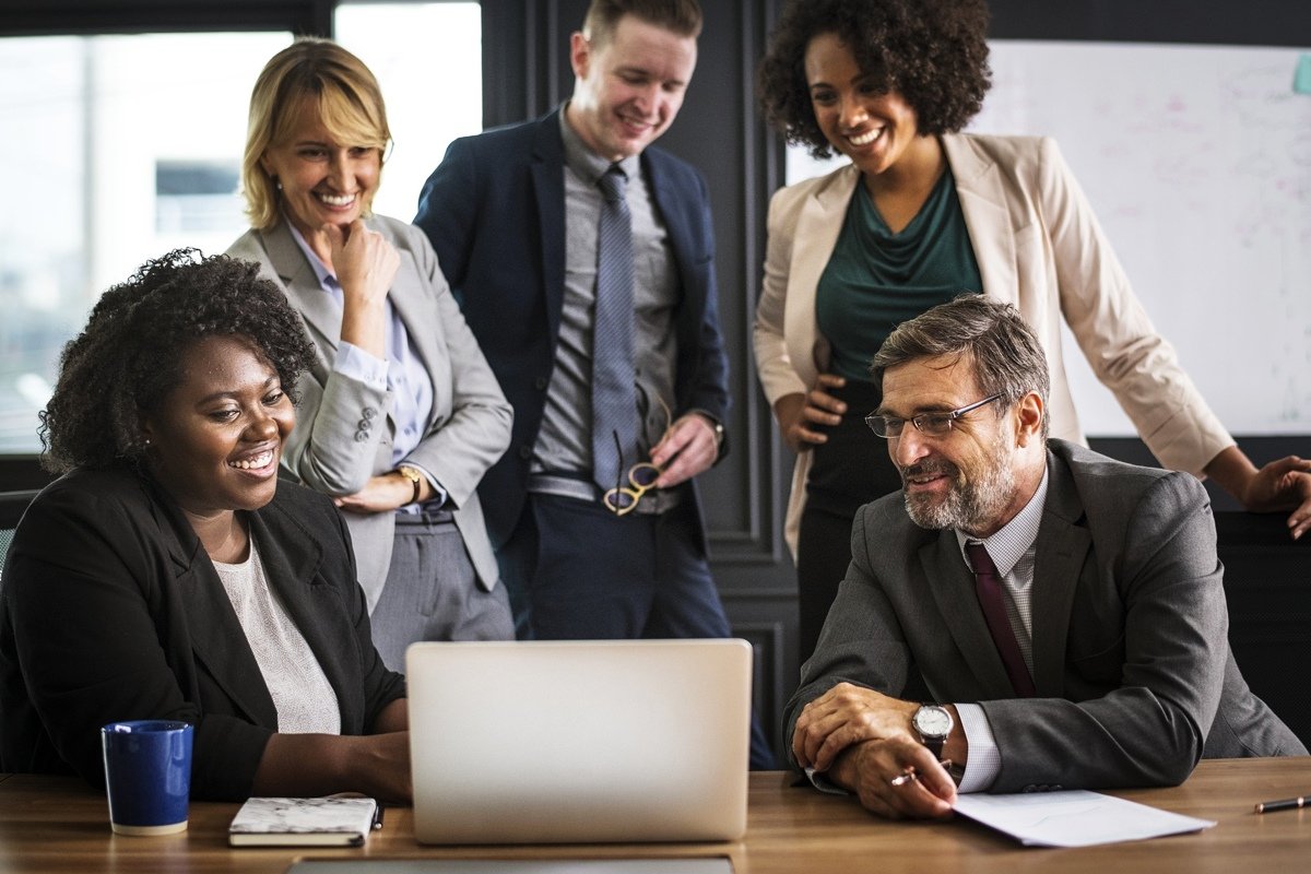 Что могут современные HR-боты, можно ли их обхитрить и что теперь делать живым рекрутерам — готовиться к безработице или развивать новые навыки, выяснила профессор Вера Минина: https://vk.cc/anWPZv