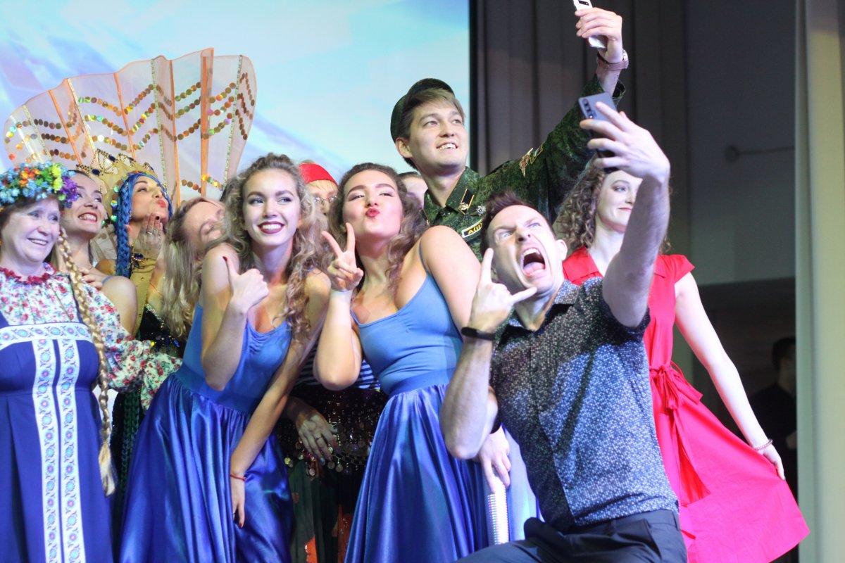 21 февраля в МИДиСе как всегда талантливо поздравили студентов