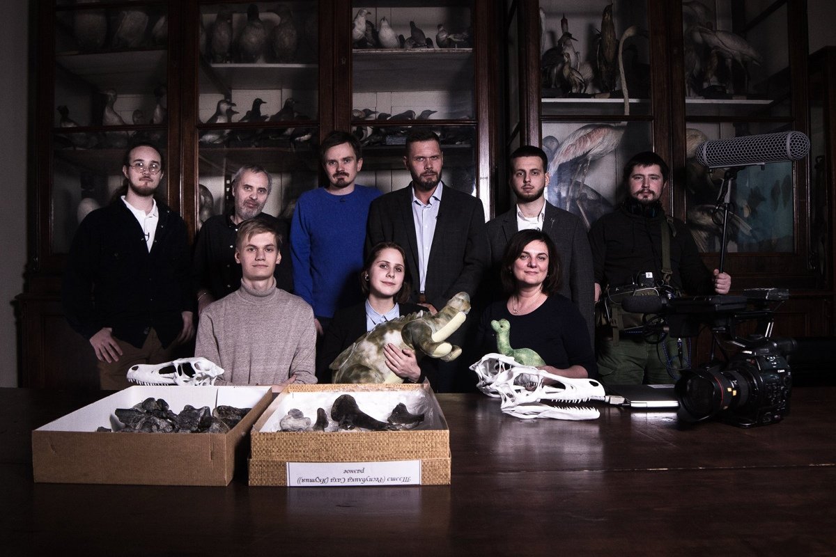 Могут ли динозавры, обитавшие миллионы лет назад, изменить к лучшему жизнь современных обитателей отдаленных уголков нашей страны? Дмитрий Григорьев в этом уверены!