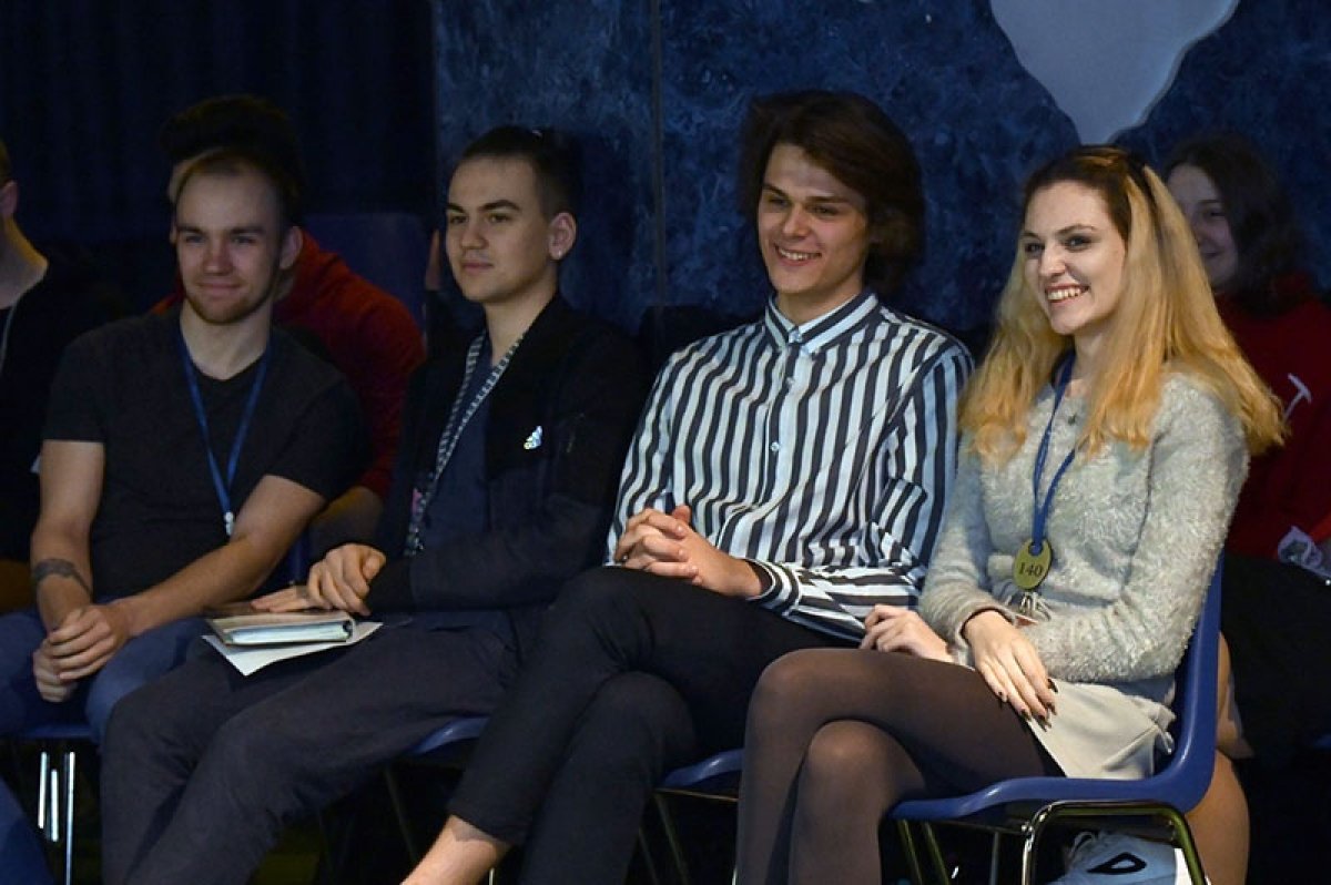 📌 Вчера (27 февраля) в «Открытой студии» Дома студентов состоялась встреча с доцентом СПбГУП, режиссером, двукратным номинантом на «Оскар» Константином Бронзитом