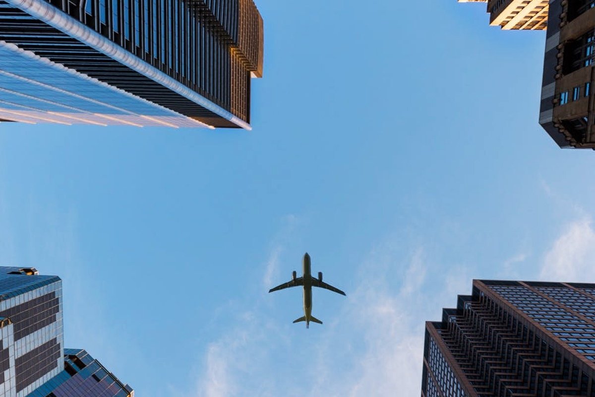 Выпускники российских вузов уезжают за границу преимущественно по двум причинам: в поисках самореализации и более высокого уровня развития отрасли, в которой лежат их профессиональные интересы