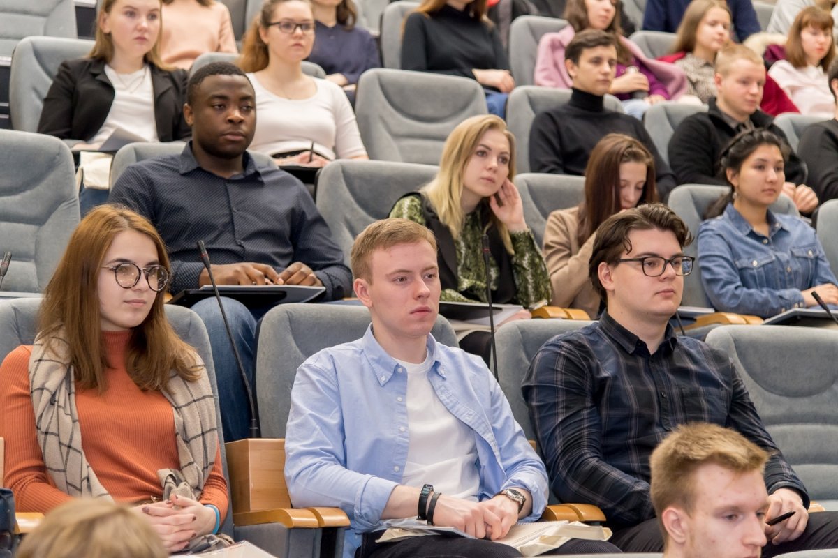 В стартовала вторая волна лекций от Toyota ! 🍎