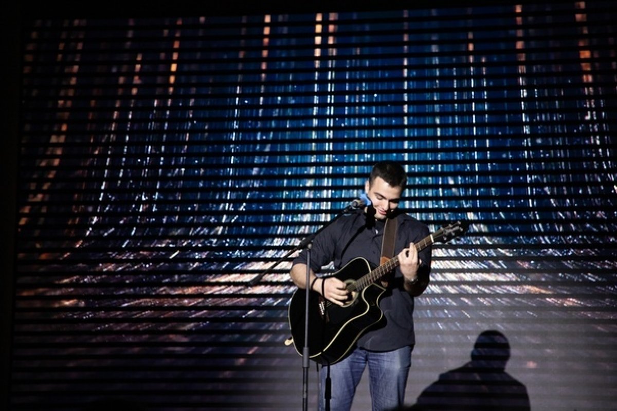 Пусть вас окружают любовь и забота! Пусть вас окружают любовь и забота!