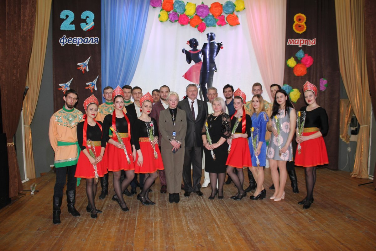 5 марта в актовом зале Азово-Черноморского инженерного института состоялся праздничный концерт, посвящённый сразу двум праздникам: Дню защитника отечества и Международному женскому дню 8 Марта