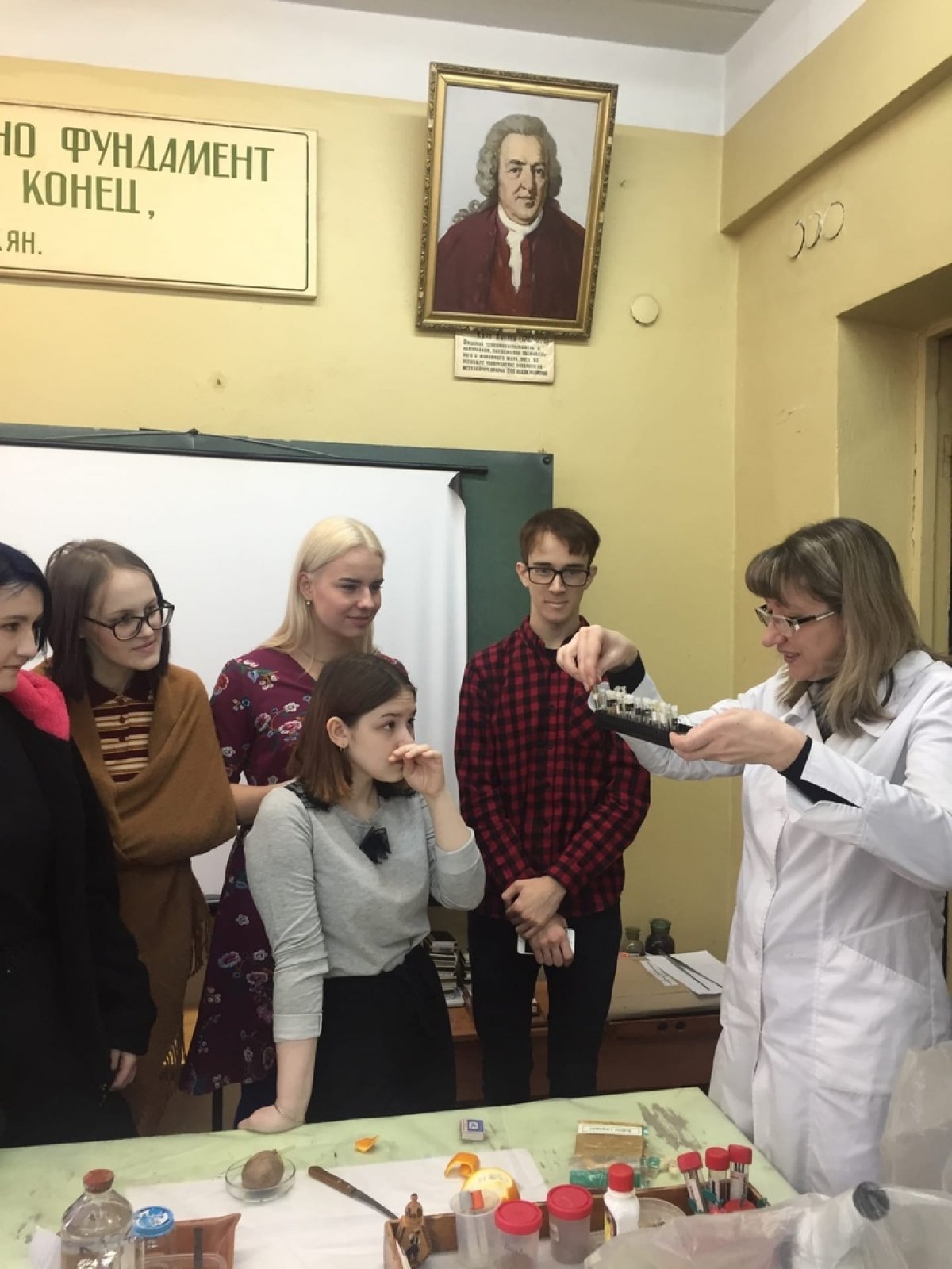 У студентов-биологов стартовала педагогическая практика в Центре ДНК