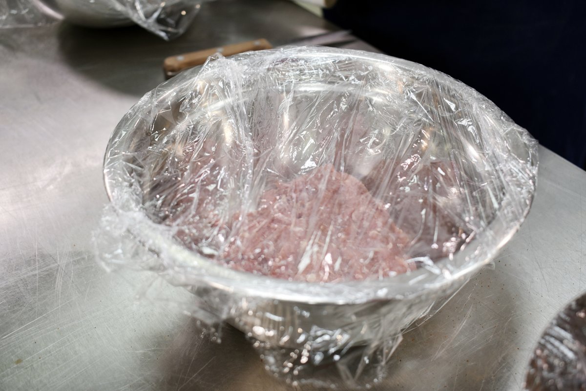 Доцент кафедры «Технологии продукции и организации общественного питания и товароведения» МГУТУ им. К. Г. Разумовского Марс Хайруллин вновь стал экспертом проекта «Еда живая и мёртвая» на телеканале НТВ Доцент кафедры «Технологии продукции и организации общественного питания и товароведения» МГУТУ им. К. Г. Разумовского Марс Хайруллин вновь стал экспертом проекта «Еда живая и мёртвая» на телеканале НТВ