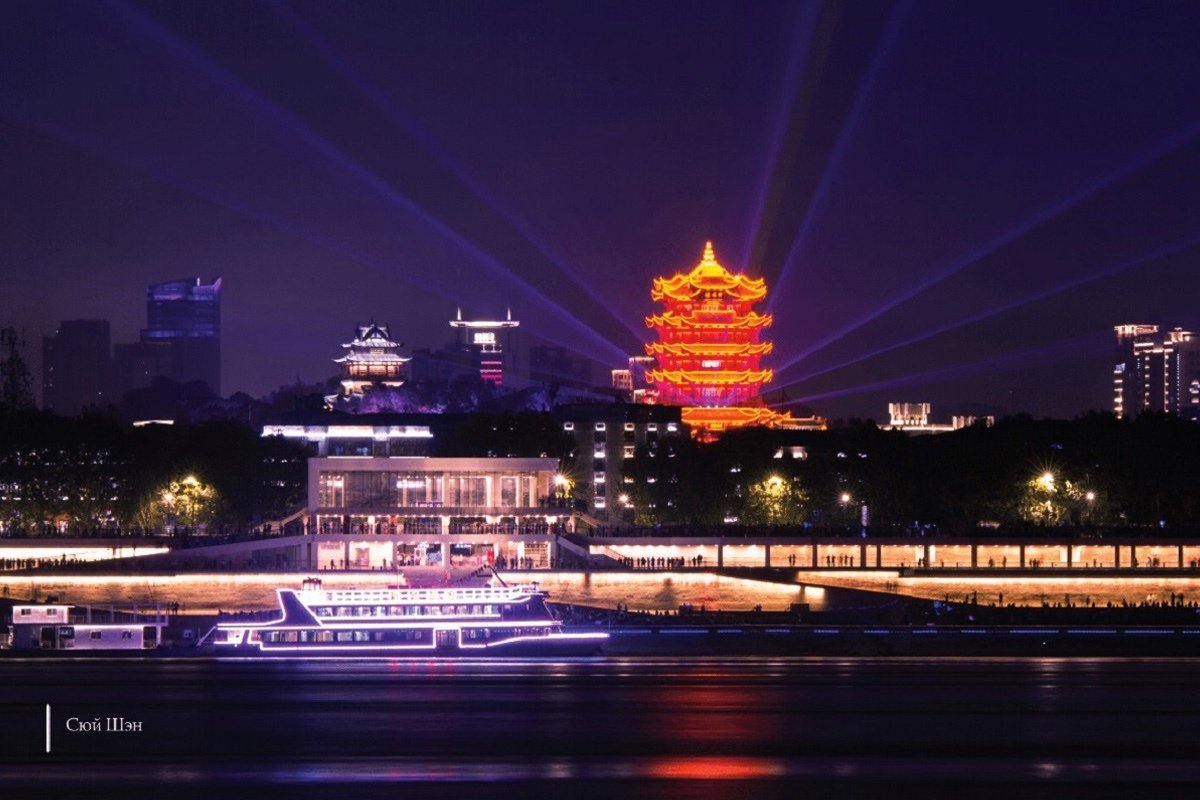 В поддержку жителей китайского города Ухань преподаватели, студенты, выпускники , а также партнёры Университета собрали свои лучшие фотографии, сделанные на улицах столицы провинции Хубэй