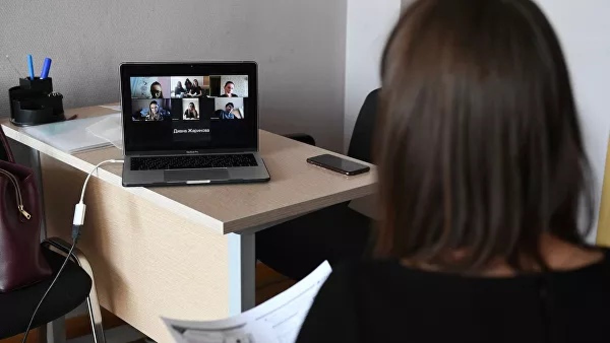 Российские вузы переходят на дистанционное обучение, и у студентов возникают неизбежные вопросы о своих правах и обязанностях перед вузом в новых условиях.