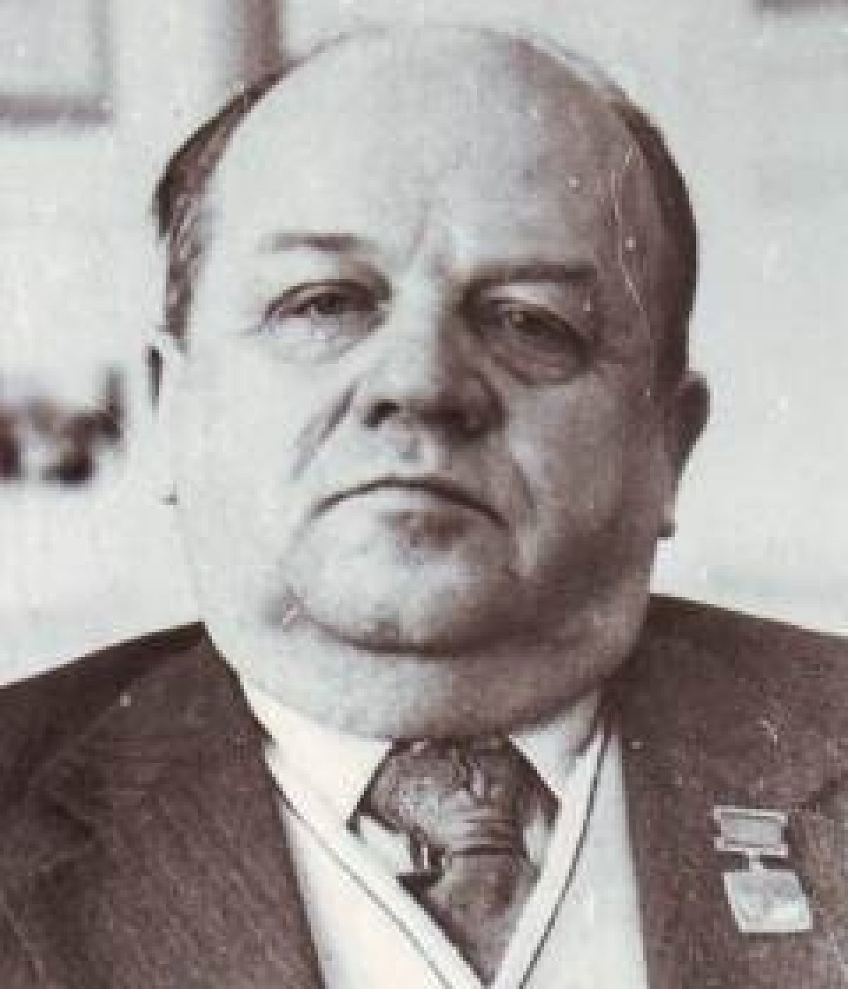 Юрий Сергеевич ГАВРИКОВ в Вологодском пединституте работал с 1982 года старшим преподавателем кафедры истории СССР. Был избран в состав партбюро института и председателем головной группы народного контроля. Заслуженный юрист Республики.