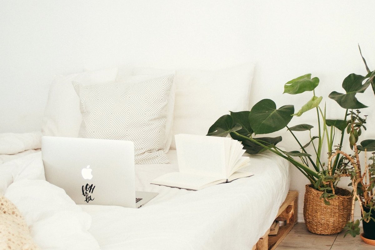 Доцент Татьяна Веселова рассказала, как организовать работу дома, чтобы сохранить продуктивность и не растолстеть: https://vk.cc/arEoHd