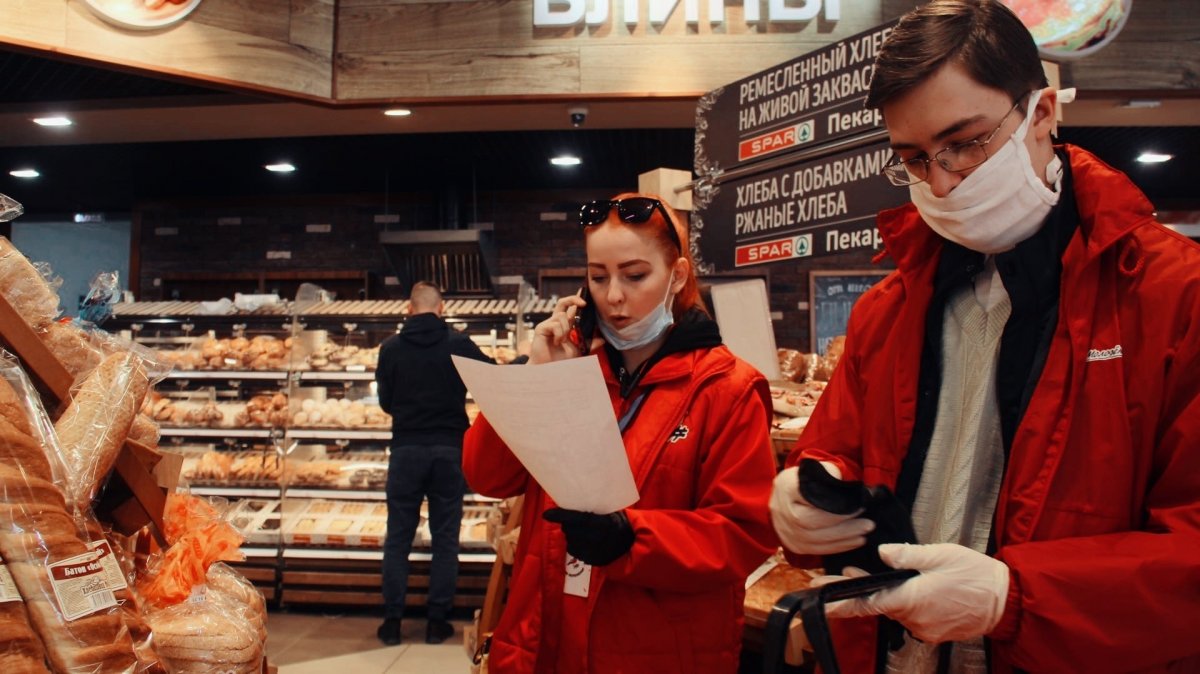 😊 Волонтеры-медики продолжают помогать пожилым людям в рамках акции «Мы вместе». На сегодняшний день в региональный волонтерский штаб поступило 337 заявок, которые были оперативно выполнены. 👍🏻
