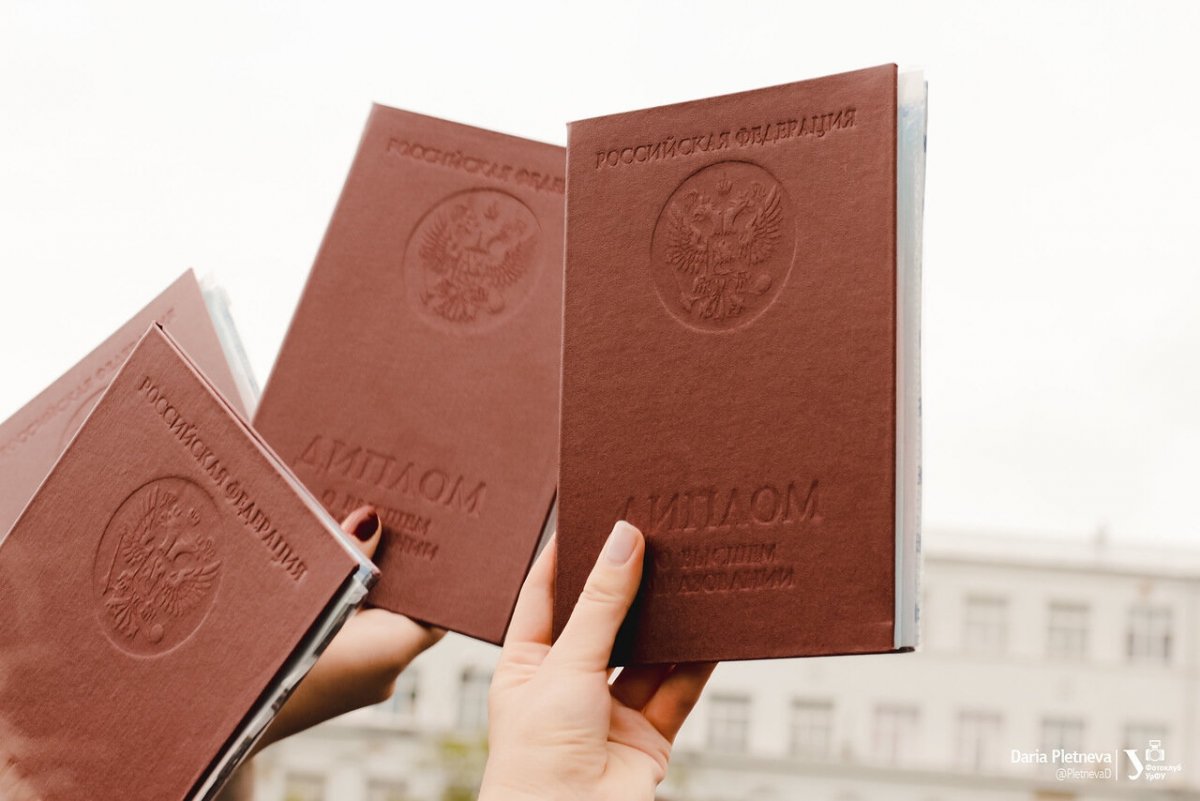 У выпускных курсов приближается пора защиты выпускных квалификационных работ. Расскажите, как ваши успехи? Радуете научных руководителей готовыми работами?