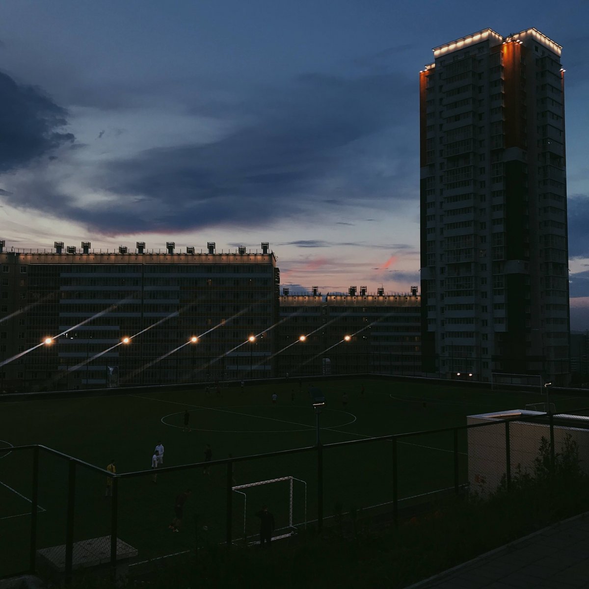 Не только вы скучаете по кампусу, но и он по вам. Особенно сильно тоскуют стены общежитий, в которых сейчас так пусто и тихо 😔