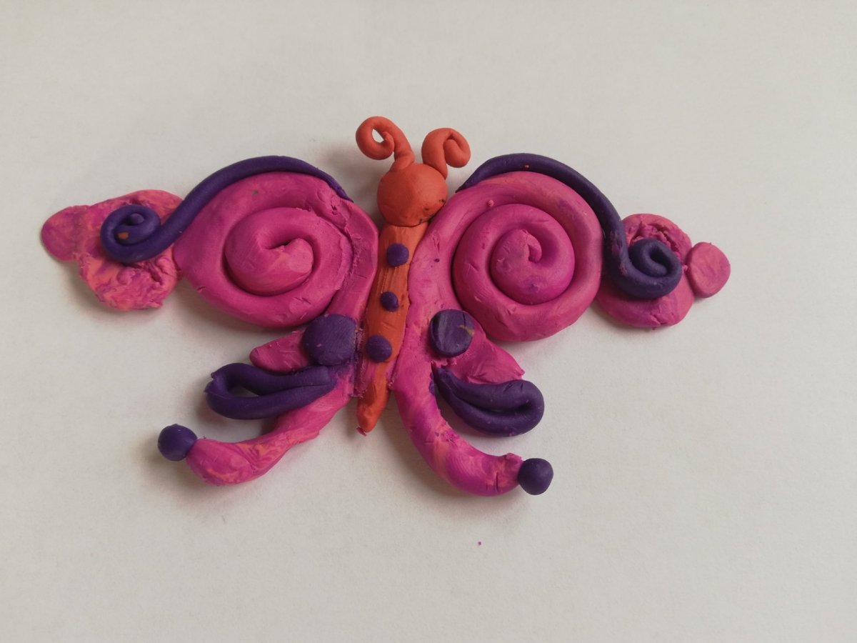 Интерес к бабочкам сопровождал Владимира Набокова на протяжении всей жизни: ещё в детстве он увлёкся энтомологией и разрисовал бабочками изразцовую печь в детской на третьем этаже семейного особняка Интерес к бабочкам сопровождал Владимира Набокова на протяжении всей жизни: ещё в детстве он увлёкся энтомологией и разрисовал бабочками изразцовую печь в детской на третьем этаже семейного особняка