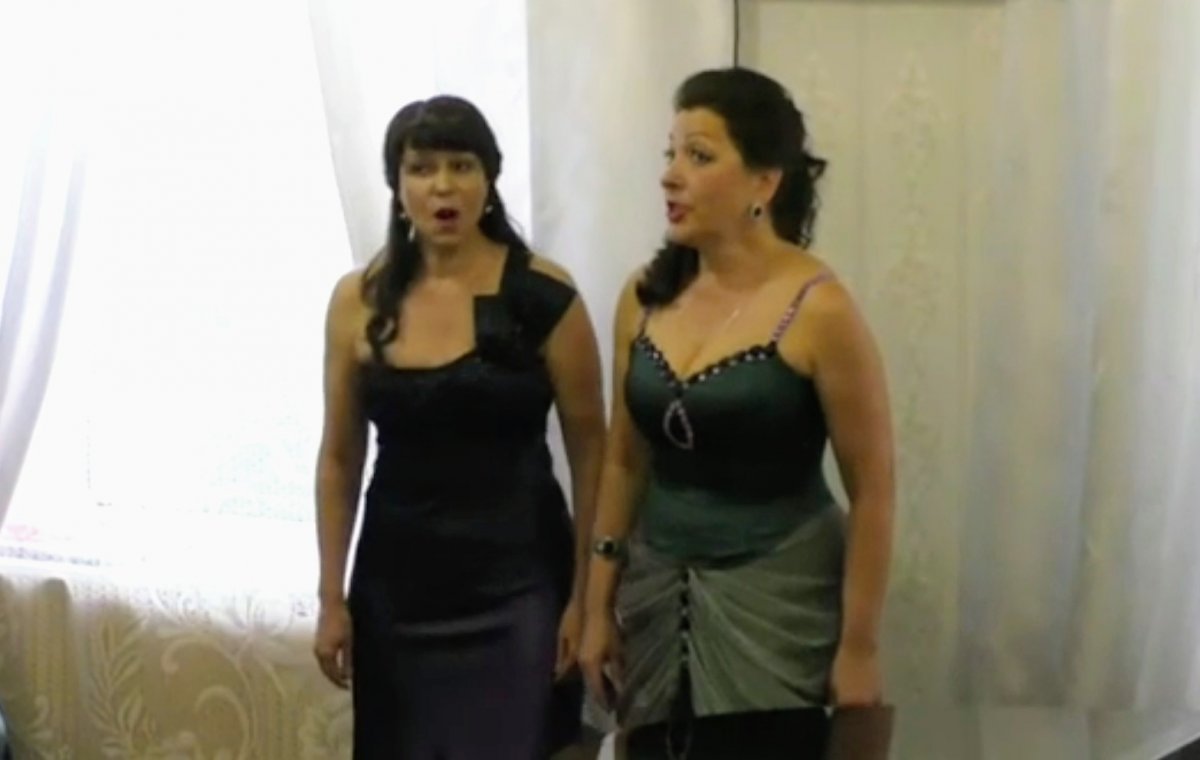 Трансляция концерта "Благоухала ночь сиренью" была организована областной библиотекой имени М.Горького.