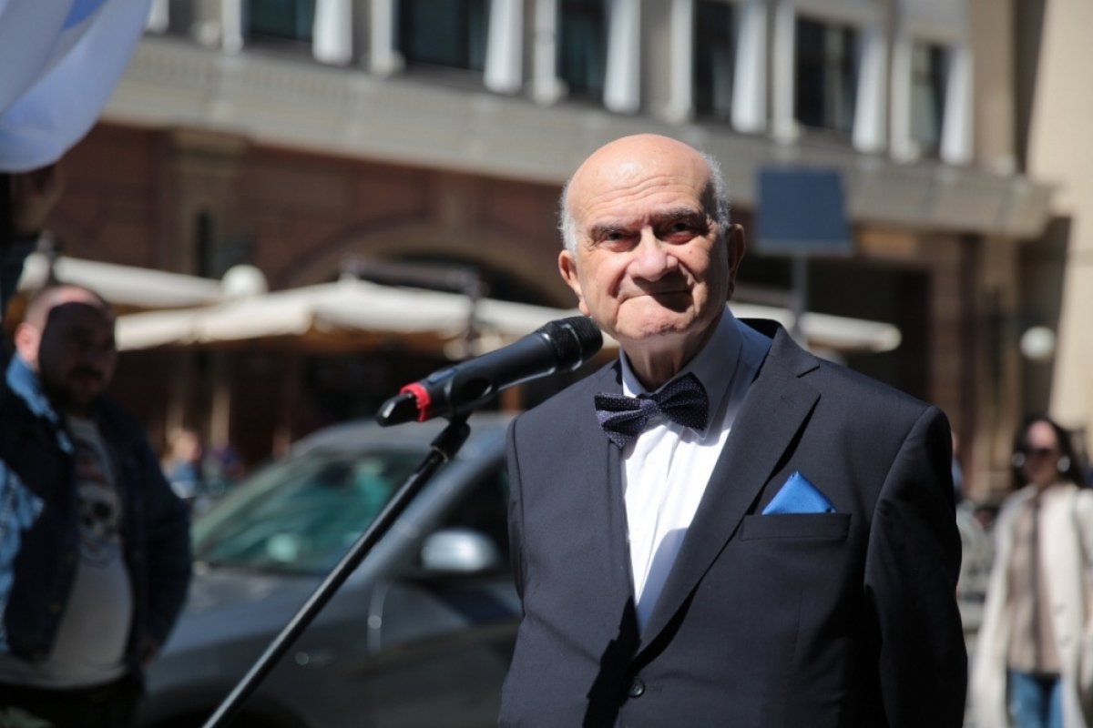 Сегодня день рождения отмечает Евгений Григорьевич Ясин — научный руководитель, профессор и один из отцов-основателей университета. Поздравляем от всей души! Сегодня день рождения отмечает Евгений Григорьевич Ясин — научный руководитель, профессор и один из отцов-основателей университета. Поздравляем от всей души!