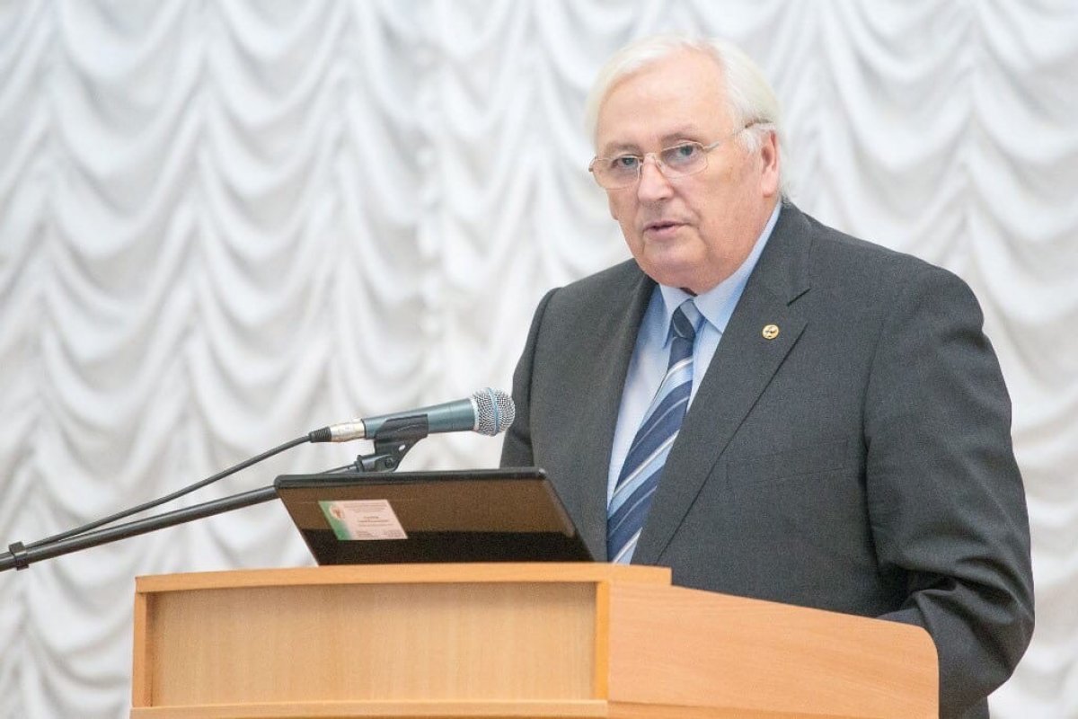 Сегодня 75 лет исполняется президенту академику РАН Михаилу Петровичу ФЁДОРОВУ Сегодня 75 лет исполняется президенту академику РАН Михаилу Петровичу ФЁДОРОВУ