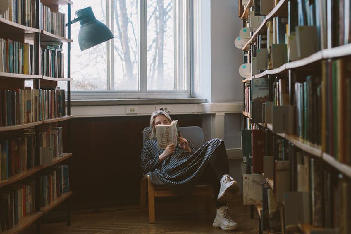 Небольшая подборка «душеполезной филологии» от доцента Александра Малышева: https://vk.cc/atTxxZ