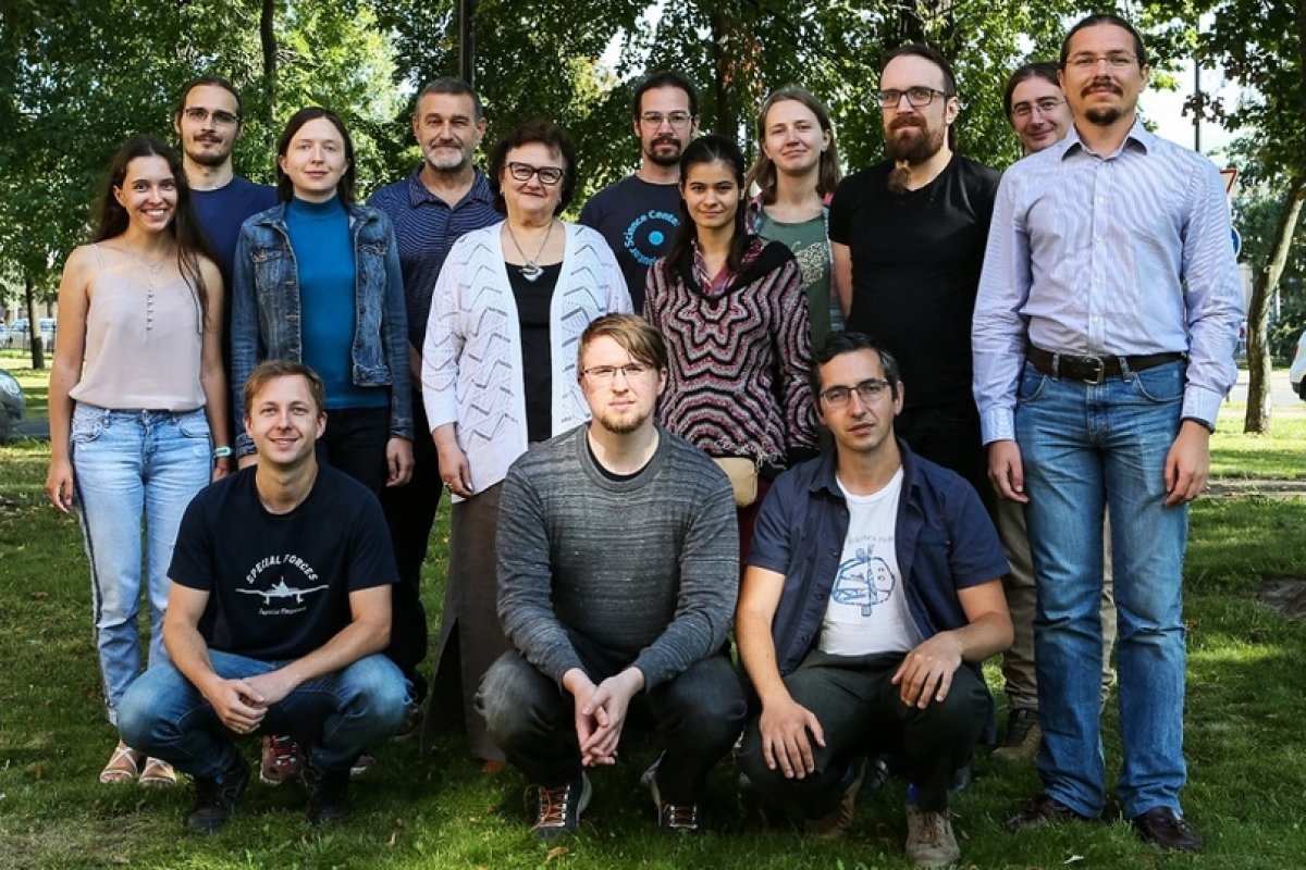 Биологи до сих пор не могут прочитать весь геном от начала до конца. Вместо этого они разбирают небольшие фрагменты