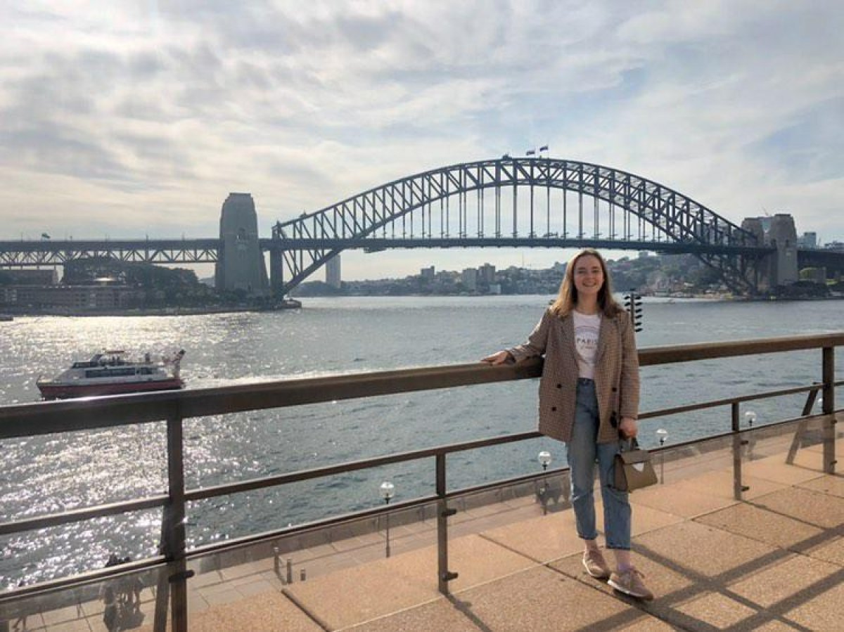 Проект продолжает путешествие по свету вместе с выпускниками университета: на этот раз выпускница кафедры информационно-аналитического обеспечения и бухгалтерского учета Елена Быкова рассказала о том Проект продолжает путешествие по свету вместе с выпускниками университета: на этот раз выпускница кафедры информационно-аналитического обеспечения и бухгалтерского учета Елена Быкова рассказала о том