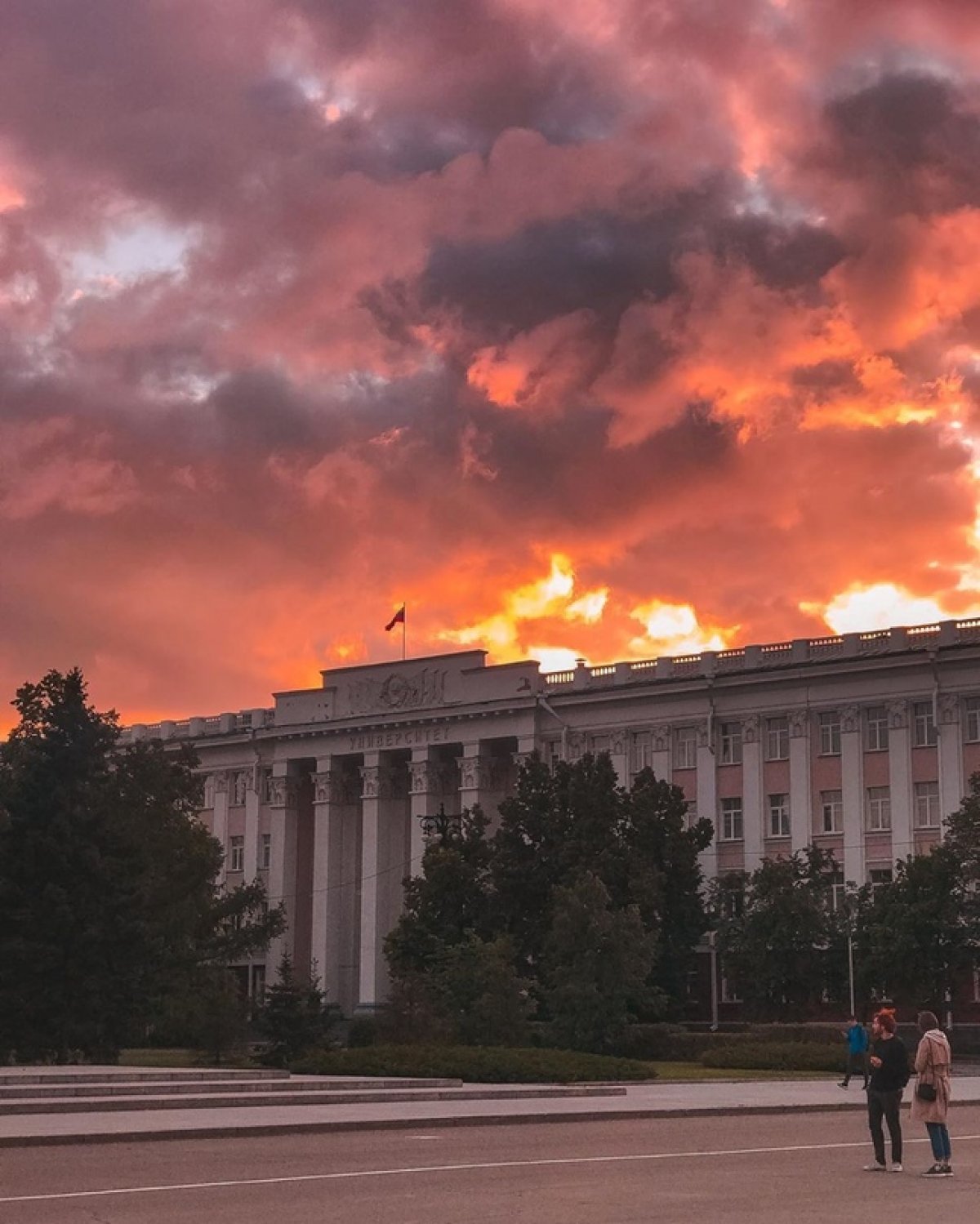 Алтапресс делится фотошедеврами вчерашнего пламенного заката🔥