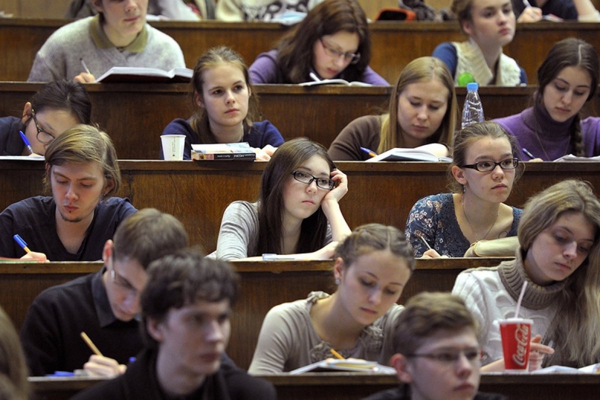 Большинство студентов и преподавателей мечтают вернуться к очному образованию📚