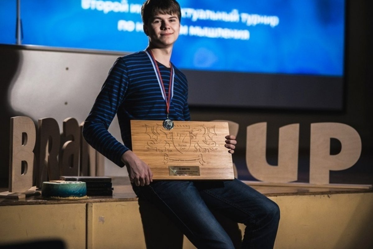 Ушёл из жизни Владислав Голиков. Умный, добрый, талантливый и подававший большие надежды член университетской семьи. Мы выражаем глубокие соболезнования родным и близким