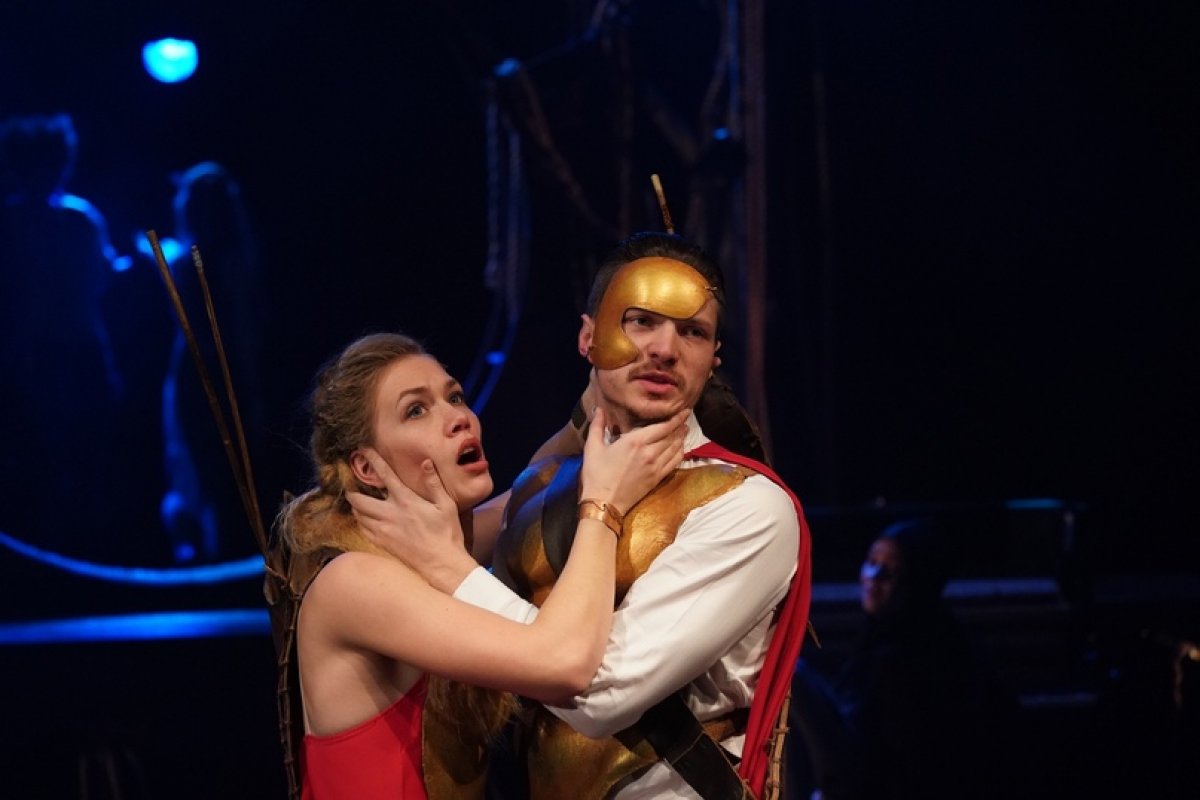 Сегодня в 19:00 собираемся смотреть выпускной спектакль мастерской Сергея Дмитриевича Черкасского «Сон в летнюю ночь». Трансляция по ссылке https://m.youtube.com/user/MrTikan. Присоединяйтесь! 👏🏻