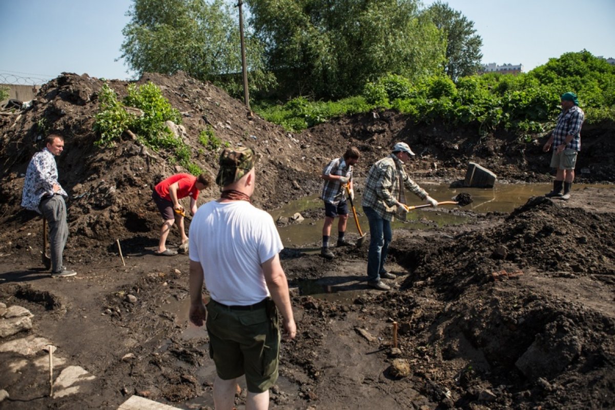 Археологи нашли предполагаемое место часовни, построенной над могилой странника Александра Крайнева на заброшенном Митрофаньевском кладбище. Более полувека здесь находилась свалка строительного мусора: https://vk.cc/aw7vS1 Археологи нашли предполагаемое место часовни, построенной над могилой странника Александра Крайнева на заброшенном Митрофаньевском кладбище. Более полувека здесь находилась свалка строительного мусора: https://vk.cc/aw7vS1
